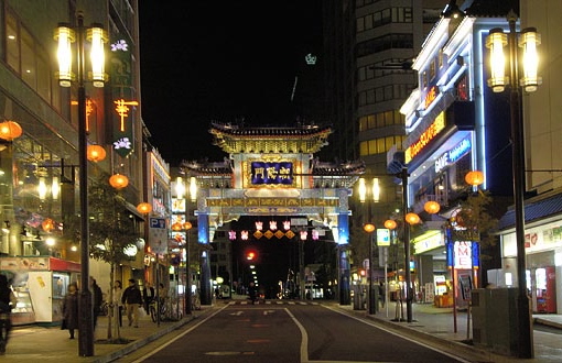 完成した横浜中華街大通り。